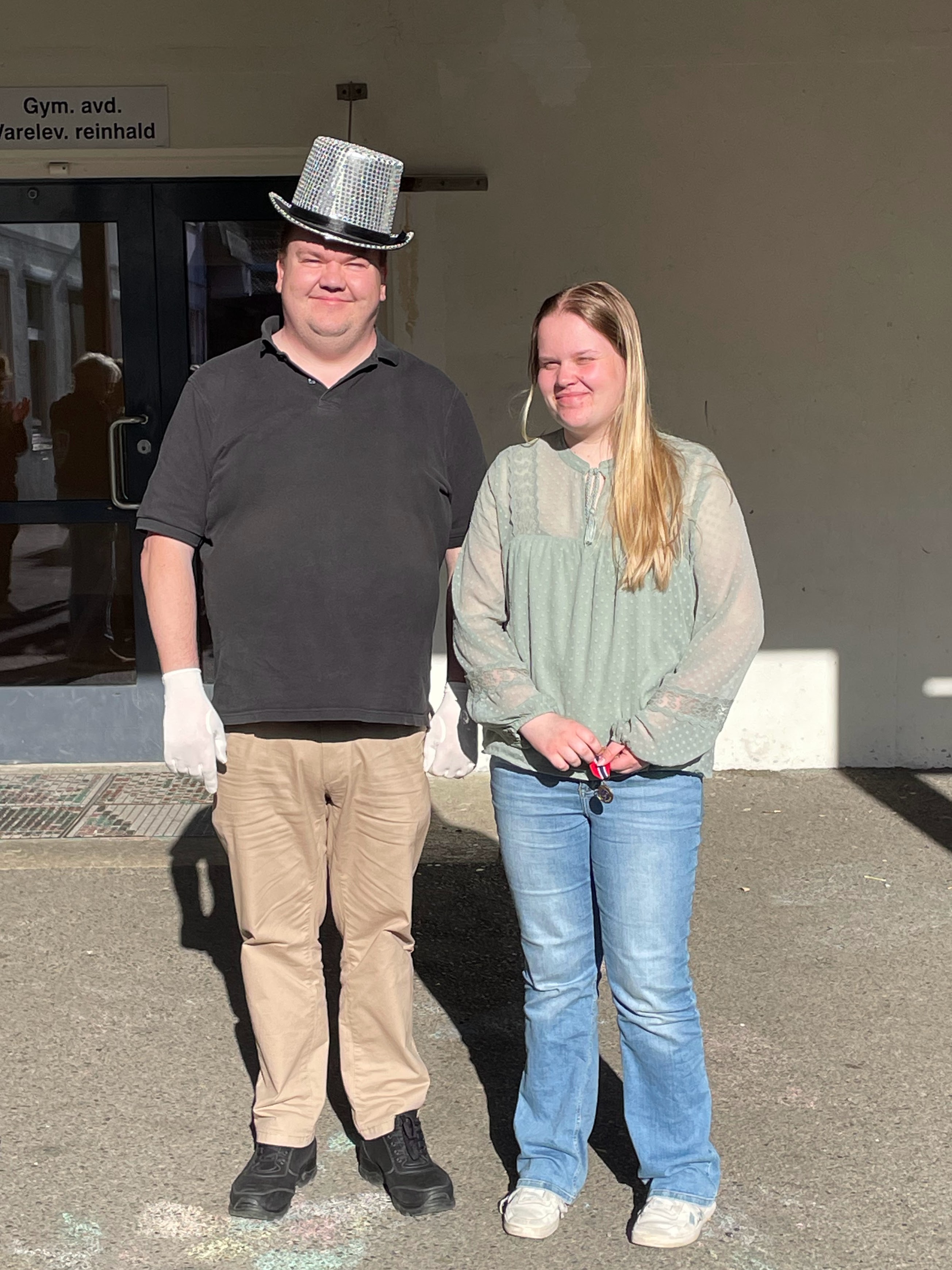 Martine mottok 10-års medalje på sjølvaste 18-års dagen! Hurra!